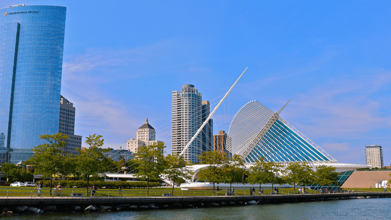 Milwaukee skyline MAX 2025